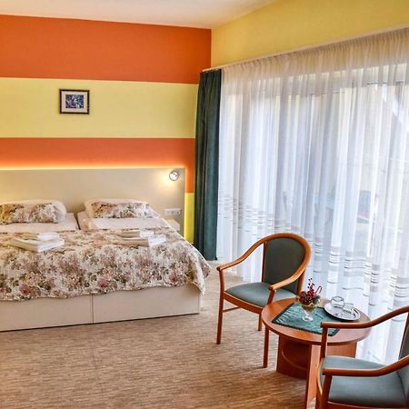 Hotel Penta Lux Tata Exterior photo