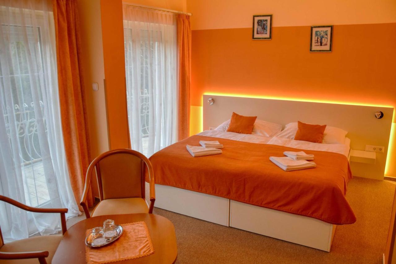 Hotel Penta Lux Tata Exterior photo